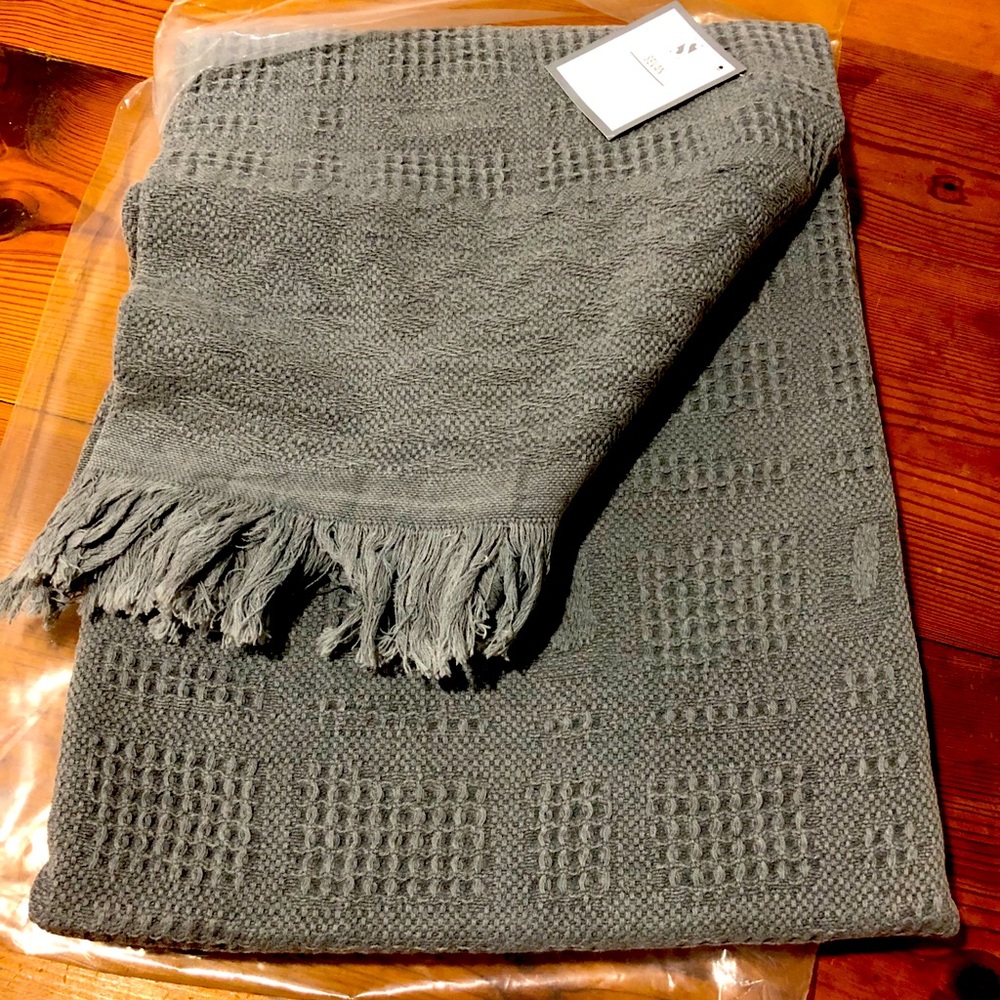 Sari Lifestyle Crosstitch gray throw New 50x60